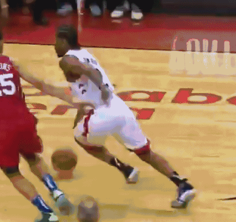 💥六年前的今天:小卡抢七漂移压哨中投绝杀76人 恩比德被打哭