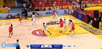 带队反超比分！胡金秋首节0出手 次节展示各种进攻技巧4投全中！