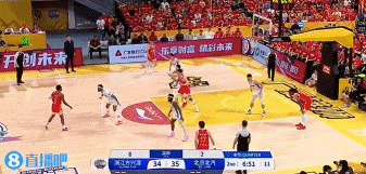 带队反超比分！胡金秋首节0出手 次节展示各种进攻技巧4投全中！