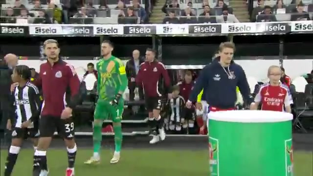 赛季三杀！本赛季联赛杯，拉亚超巨失误，纽卡2-0阿森纳晋级决赛