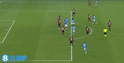 半场-那不勒斯暂1-0卡利亚里 麦克托米奈精彩凌空侧勾破门